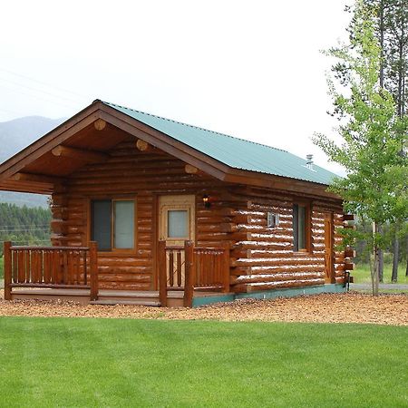 Silverwolf Log Chalets Coram Eksteriør bilde