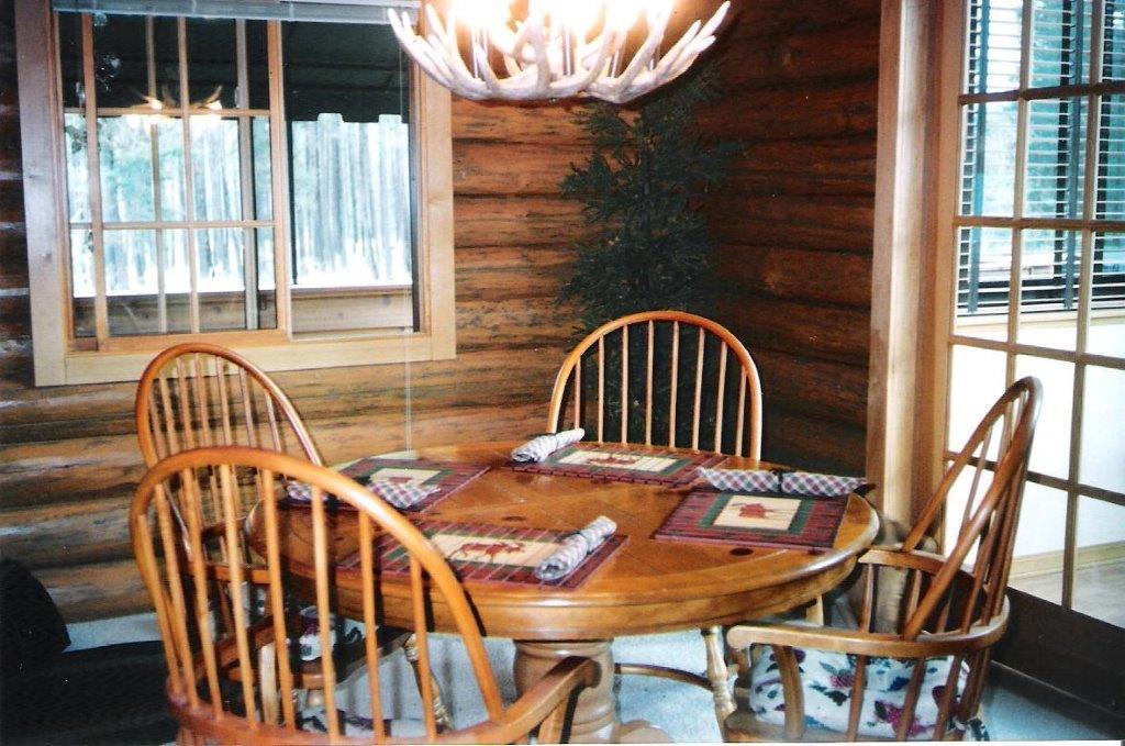 Silverwolf Log Chalets Coram Eksteriør bilde