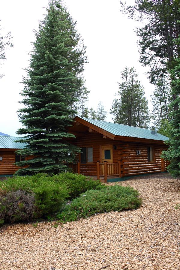 Silverwolf Log Chalets Coram Eksteriør bilde